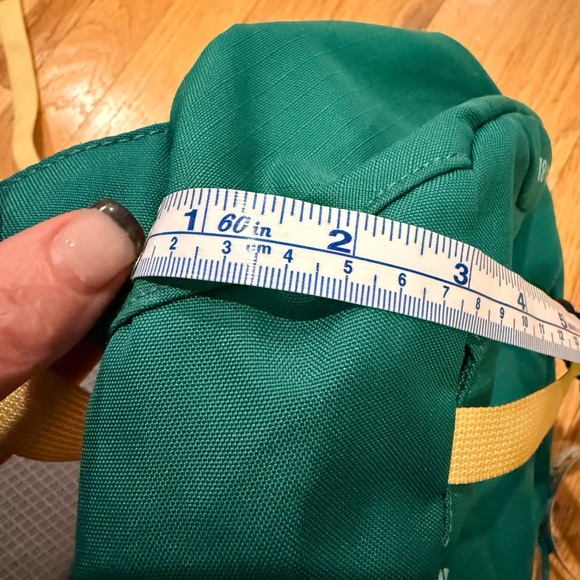 Patagonia Atom 8L Sling Bag - Green and Yellow - Picture 8 of 8
